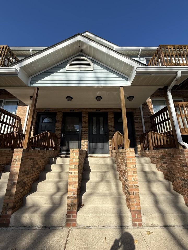 353 Pinewood Cir - Photo 2 of 13