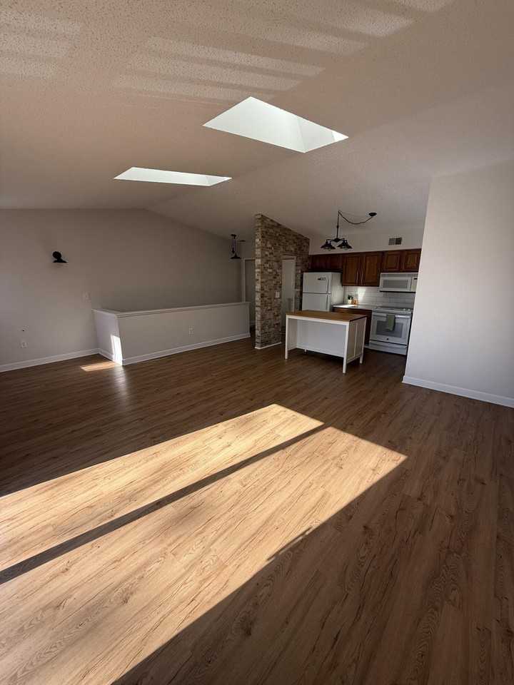 353 Pinewood Cir - Photo 3 of 13