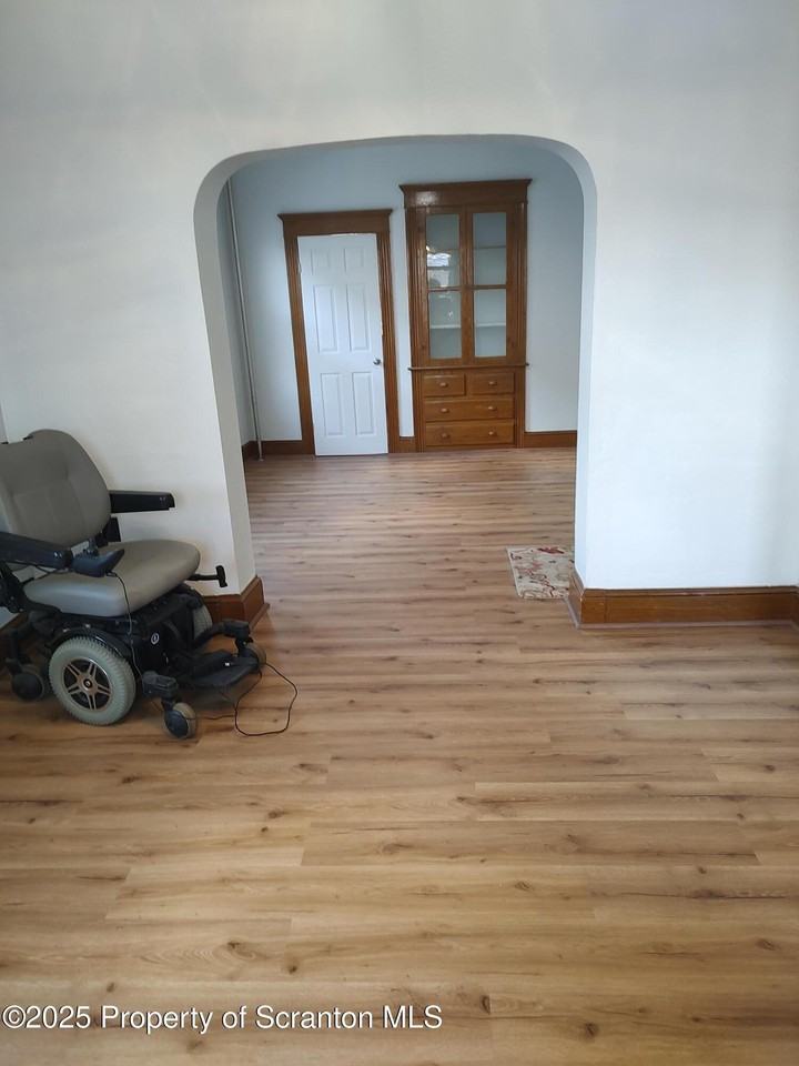 1023 Carmalt Street - Photo 6 of 41