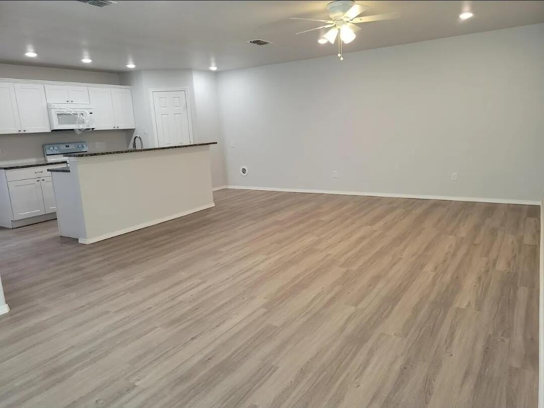 5524 Jarvis St Apt B #B - Photo 3 of 13