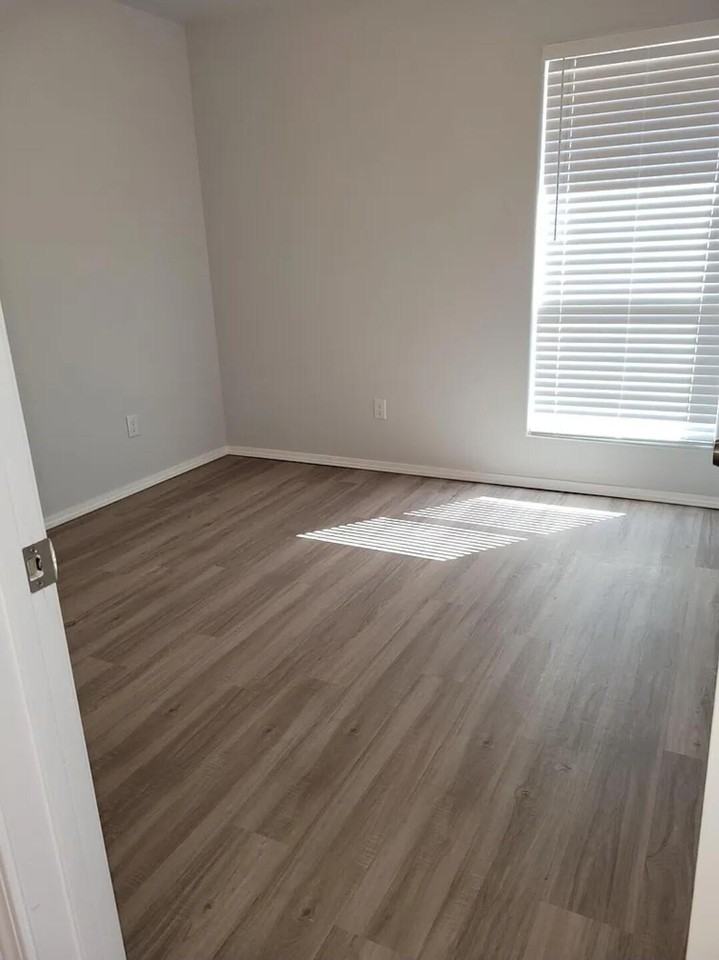 5524 Jarvis St Apt B #B - Photo 7 of 13