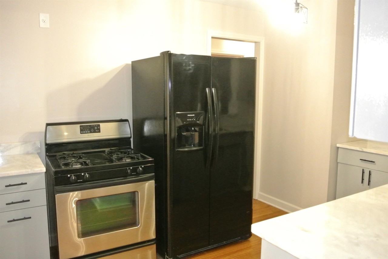 1453 Colonial Rd - Photo 6 of 19