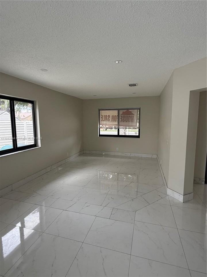 14480 Sw 112th St - Photo 6 of 21