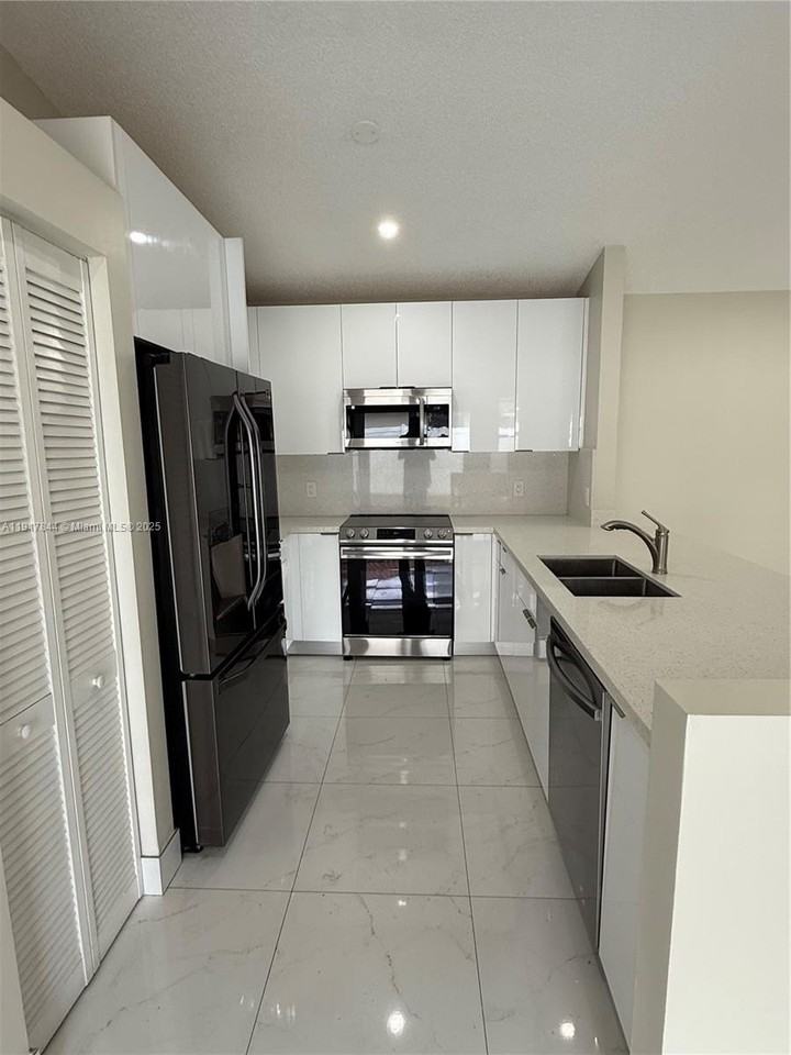 14480 Sw 112th St - Photo 7 of 21