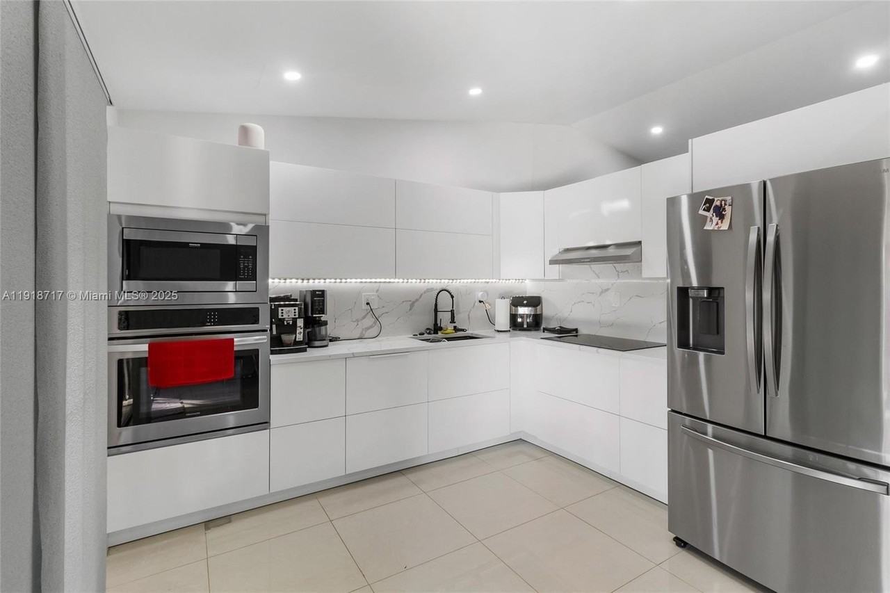 4456 Sw 136th Pl #4456 - Photo 4 of 20