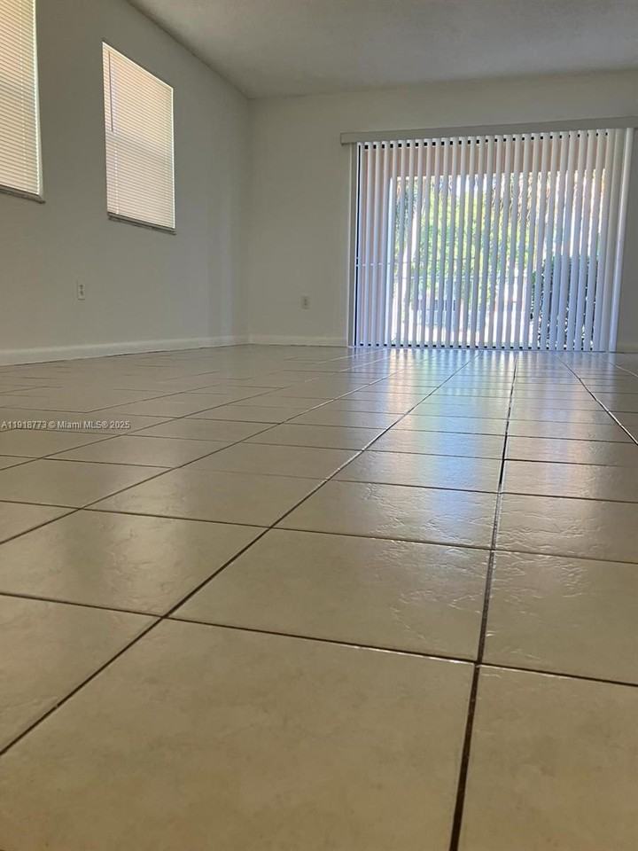 5200 Nw 31st Ave #40 - Photo 4 of 14