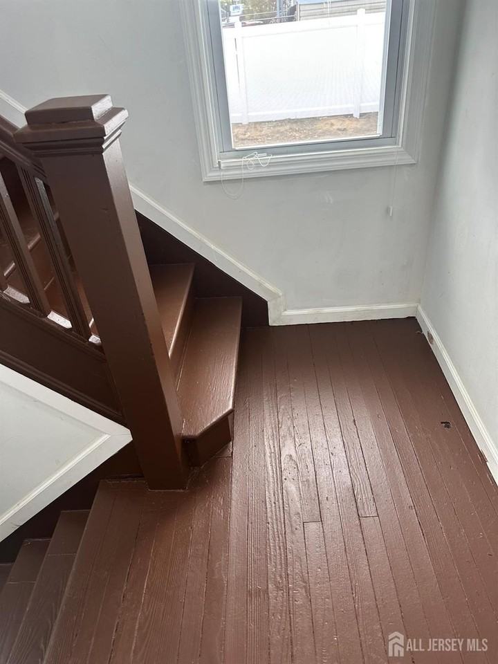 111 Bayview Dr #2 - Photo 3 of 11