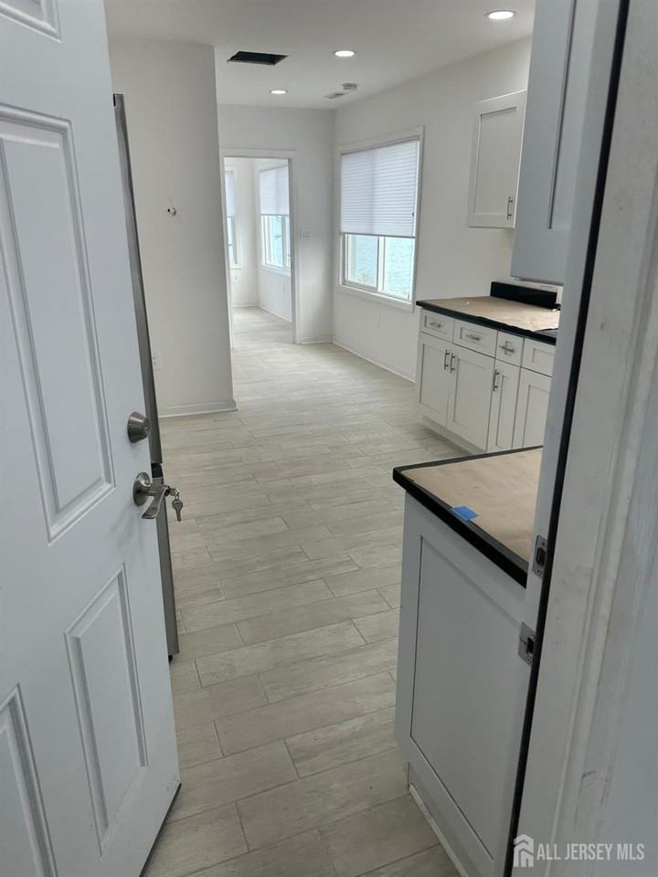 111 Bayview Dr #2 - Photo 6 of 11