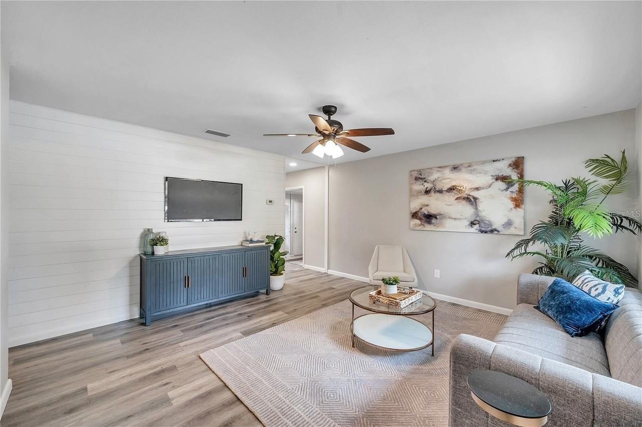 8100 5th St N - Photo 4 of 50