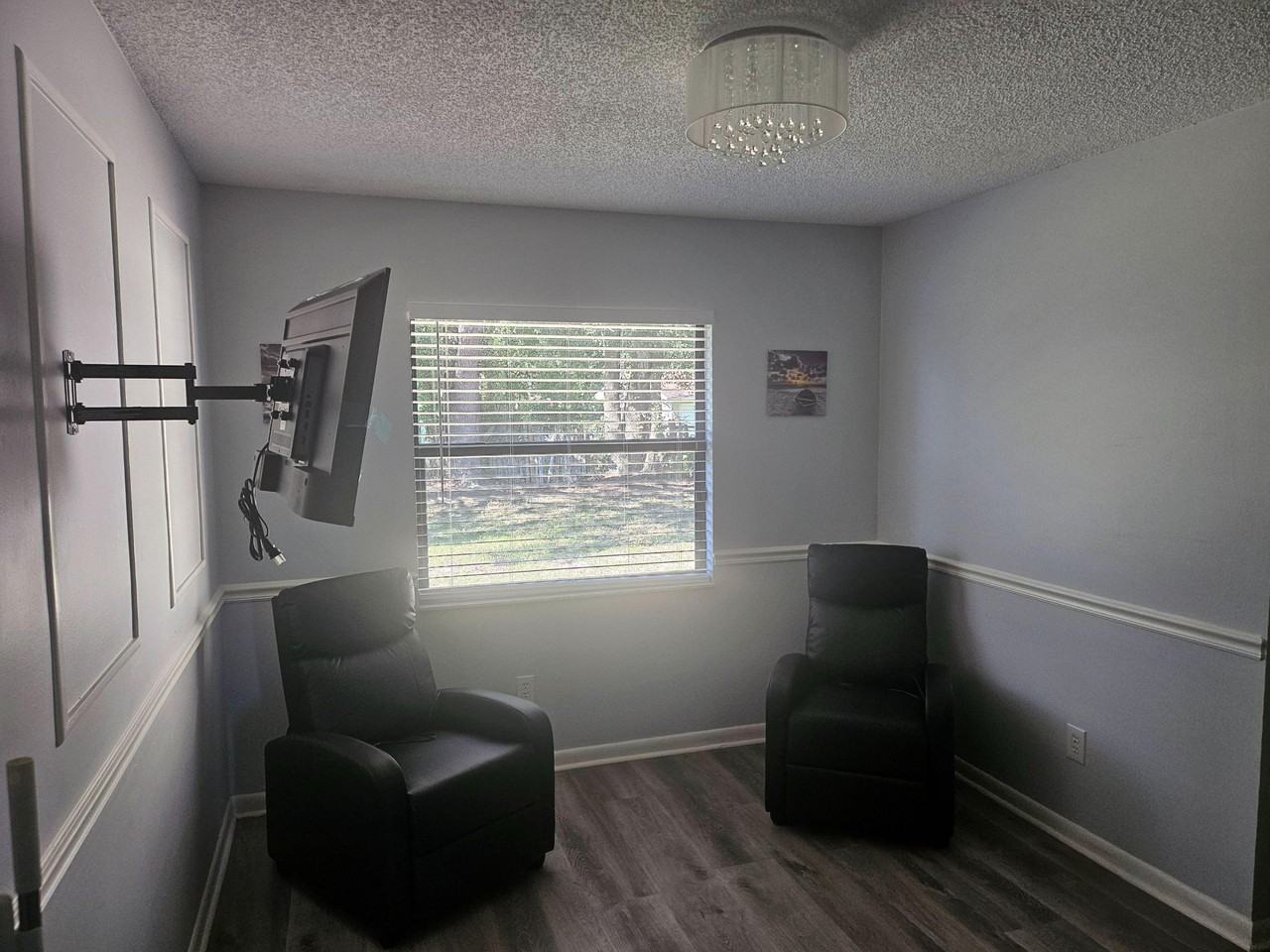 Manatee Dr - Photo 3 of 11