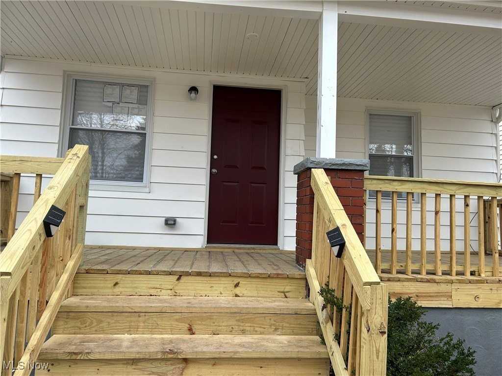 15630 Holmes Ave Unit Up #UP - Photo 2 of 36