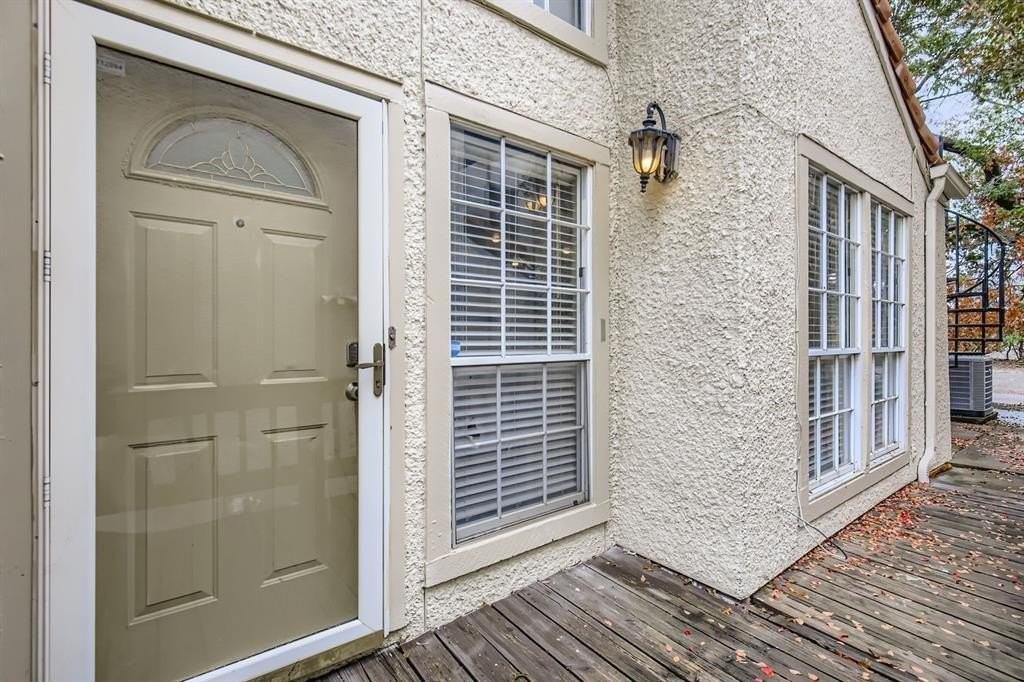 3323 Augusta Boulevard - Photo 2 of 31