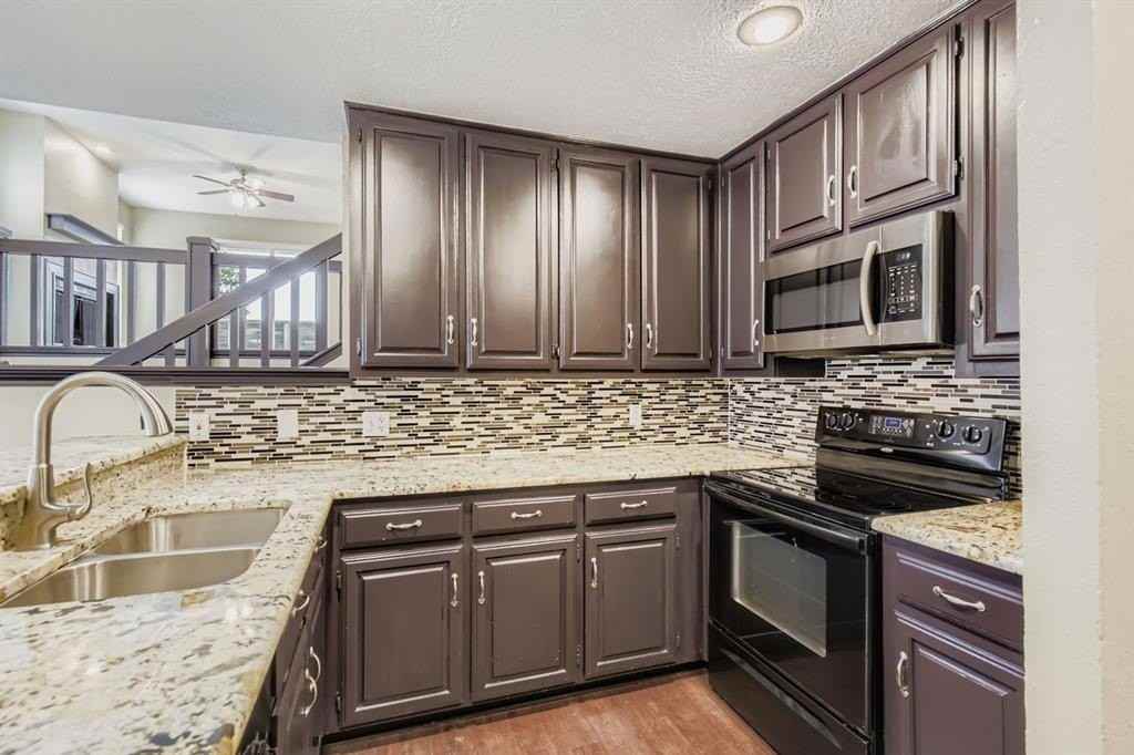 3323 Augusta Boulevard - Photo 5 of 31