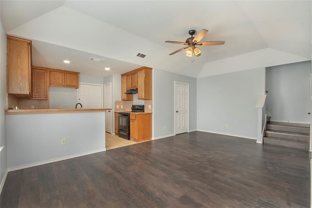 1437 N Bluegrove Rd - Photo 3 of 18