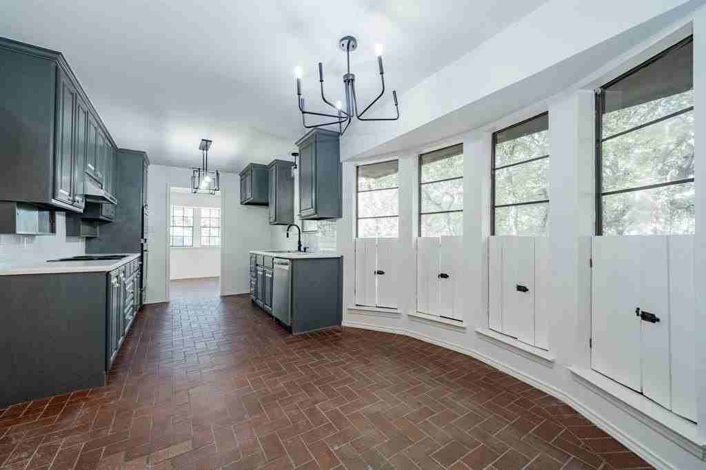 2811 Burlwood Dr - Photo 7 of 38