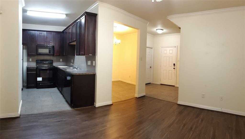 3015 Tudor Ln - Photo 4 of 15