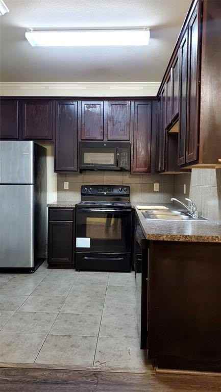 3015 Tudor Ln - Photo 7 of 15