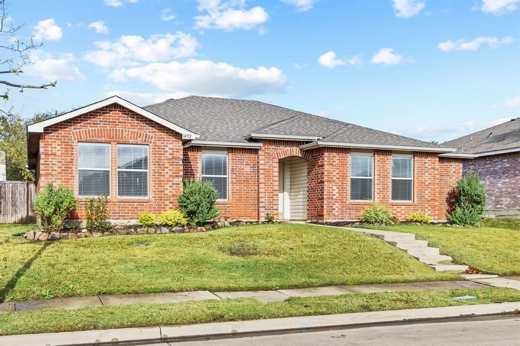 1492 Greenbrook Dr - Photo 2 of 25