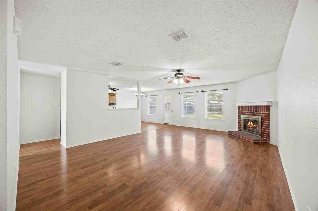 1492 Greenbrook Dr - Photo 3 of 25