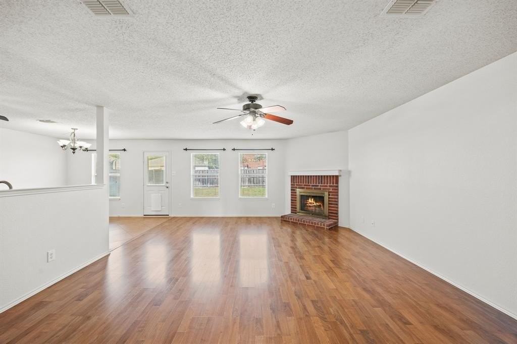 1492 Greenbrook Dr - Photo 4 of 25