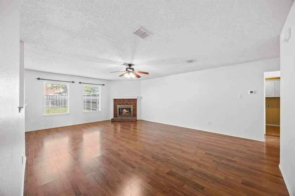 1492 Greenbrook Dr - Photo 5 of 25