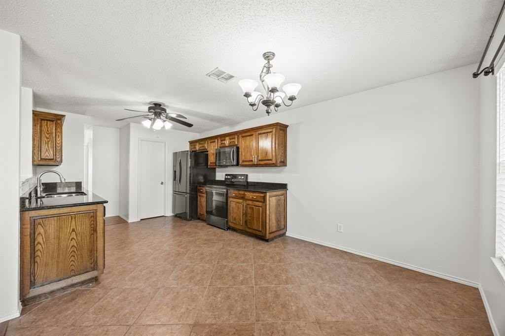 1492 Greenbrook Dr - Photo 7 of 25