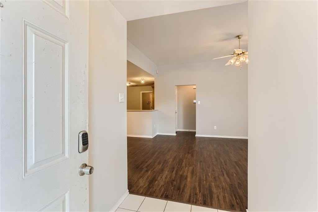 704 Ashbrook Dr - Photo 3 of 28