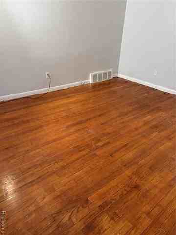 5723 Greenview Ave - Photo 4 of 24