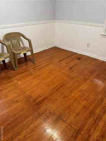 5723 Greenview Ave - Photo 5 of 24