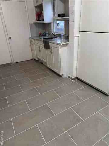 5723 Greenview Ave - Photo 6 of 24