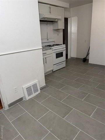 5723 Greenview Ave - Photo 7 of 24