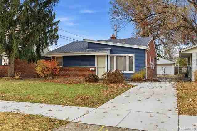 25118 Lehigh St - Photo 2 of 28