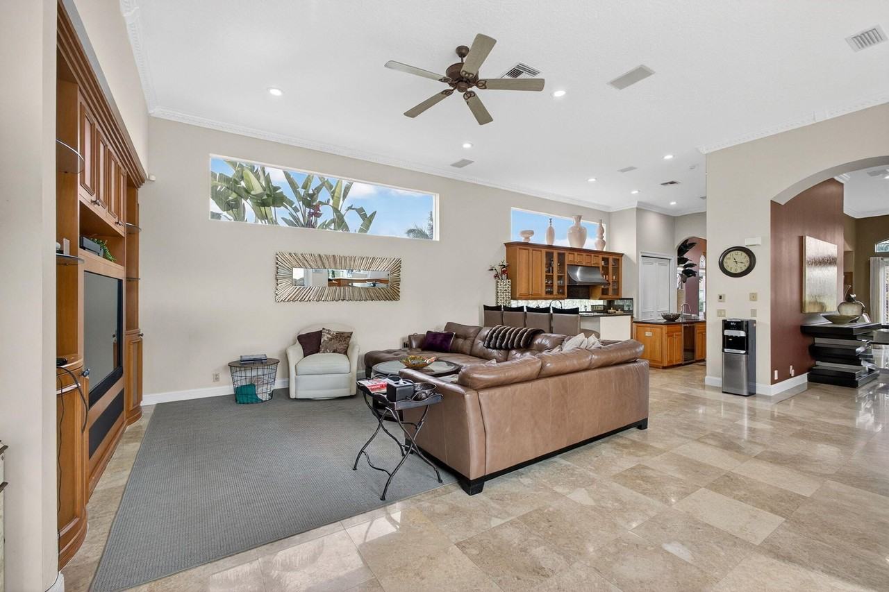 8381 Egret Lakes Lane - Photo 4 of 50