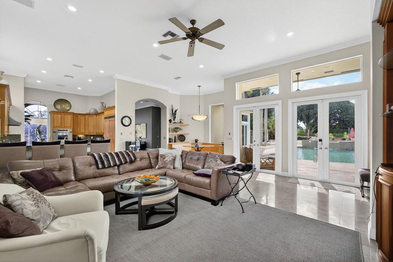 8381 Egret Lakes Lane - Photo 5 of 50