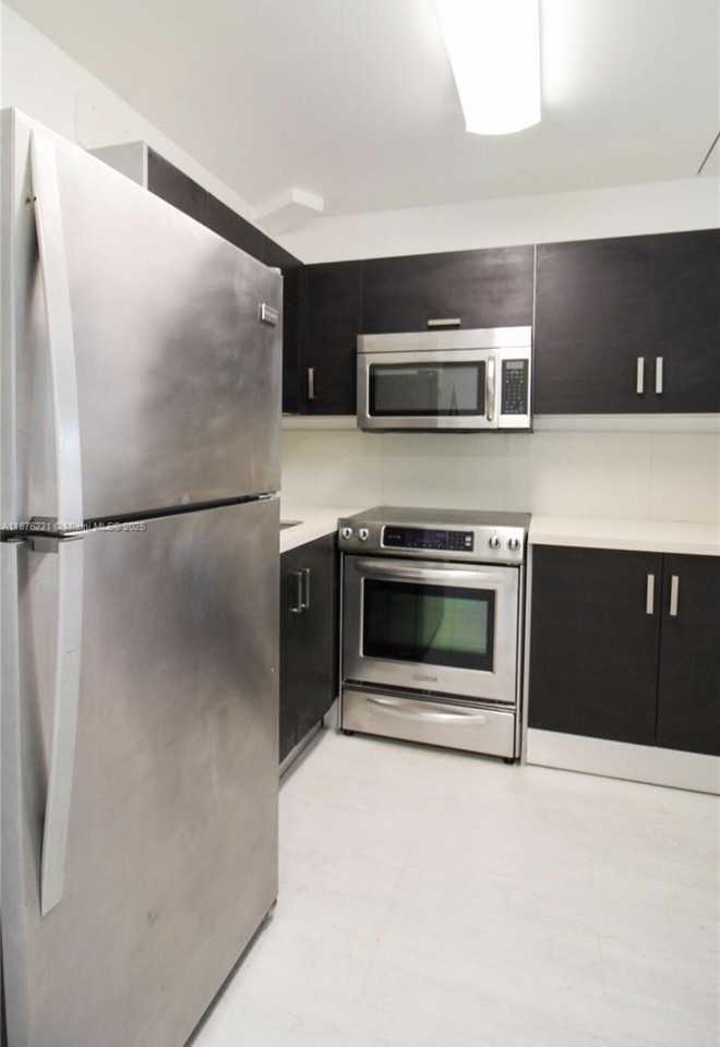 319 Newport v #319 - Photo 3 of 10