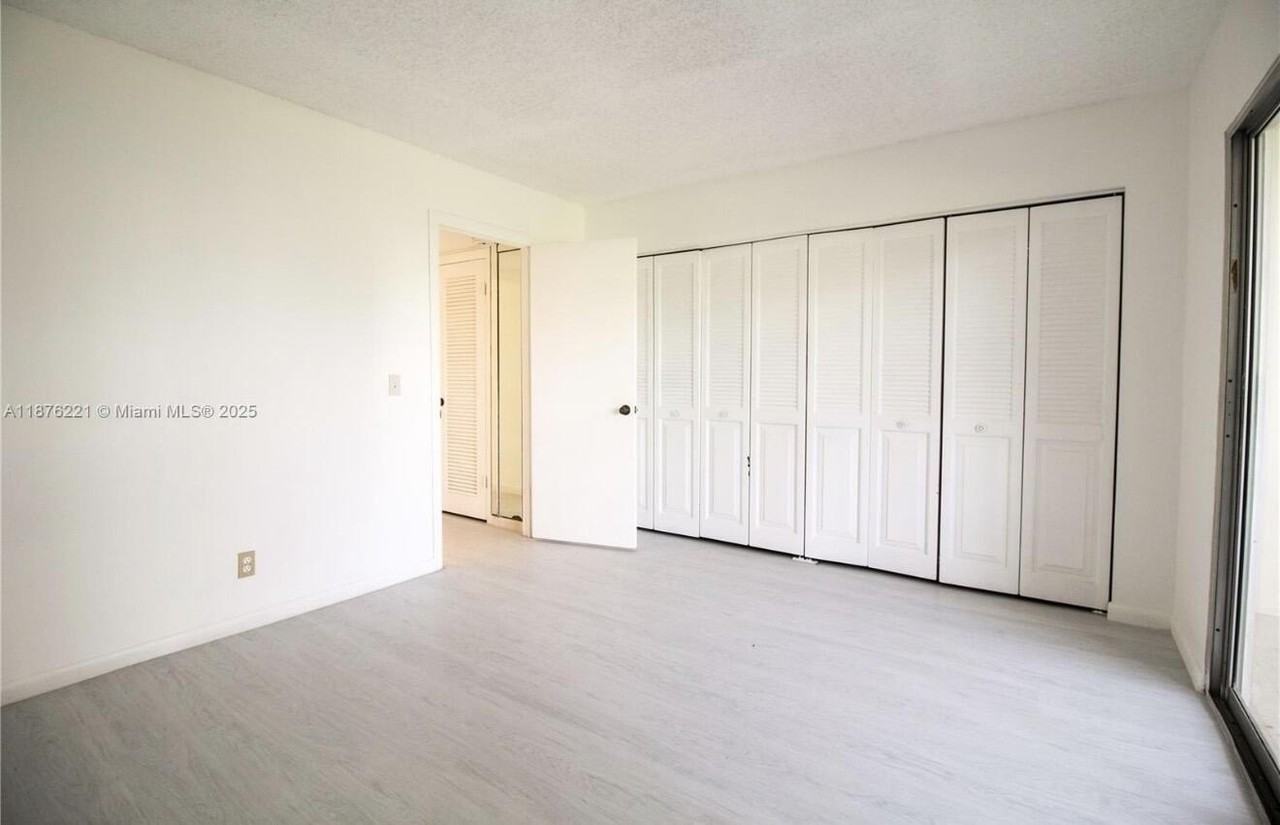 319 Newport v #319 - Photo 4 of 10