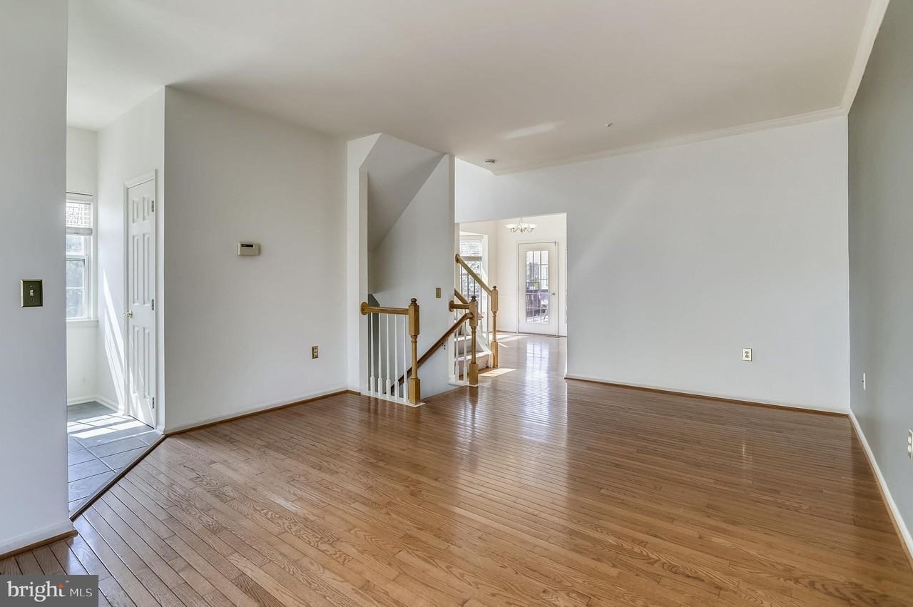 2530 Ayr Court - Photo 4 of 50