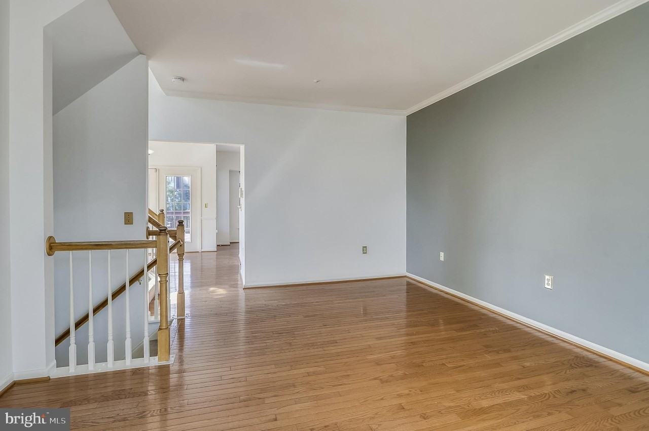 2530 Ayr Court - Photo 5 of 50