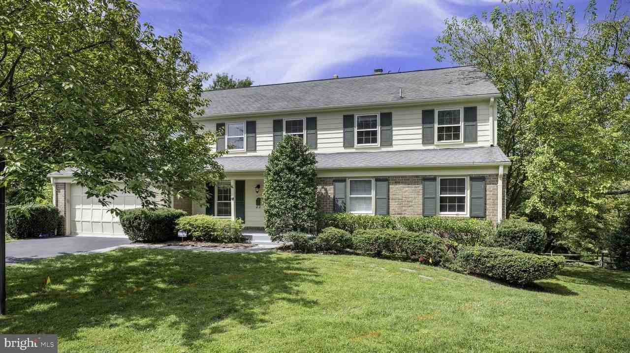 9705 Eclipse Place - Photo 3 of 50