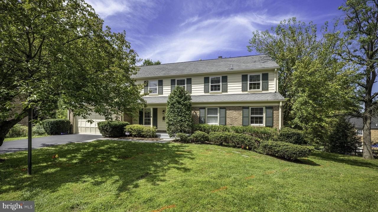 9705 Eclipse Place - Photo 4 of 50