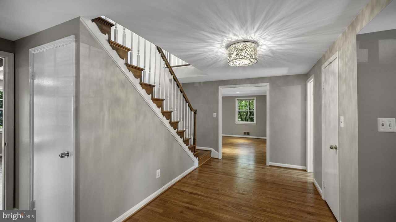 9705 Eclipse Place - Photo 6 of 50