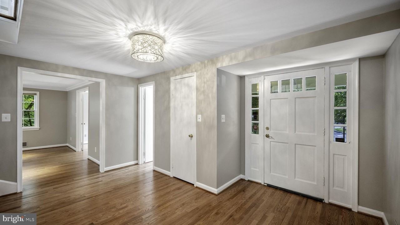 9705 Eclipse Place - Photo 7 of 50