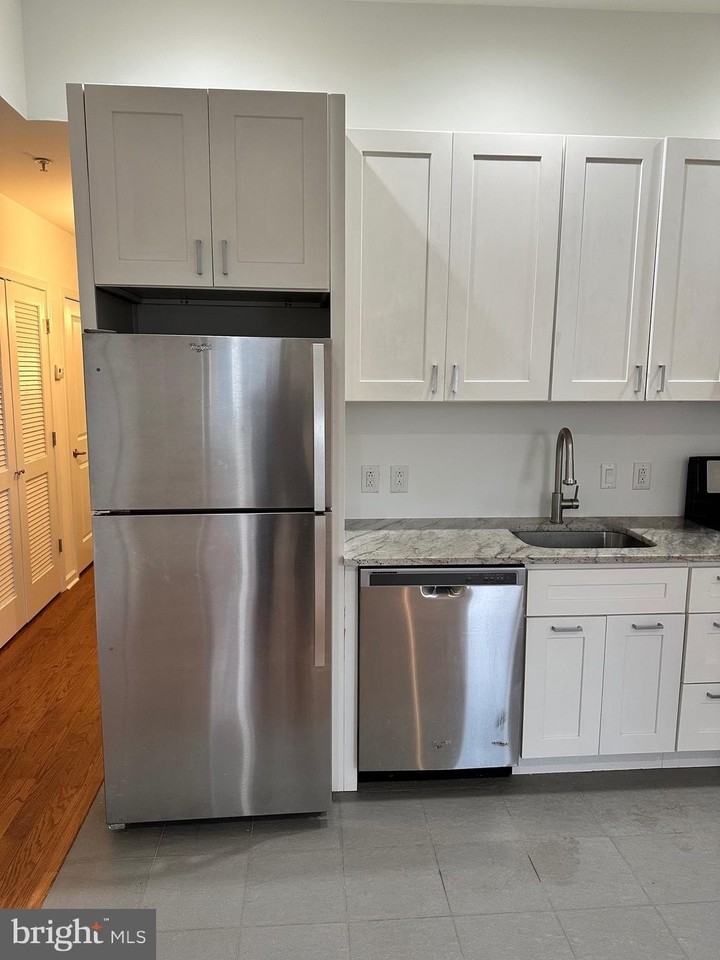 1128 S 19th St Apt A #A - Photo 4 of 17