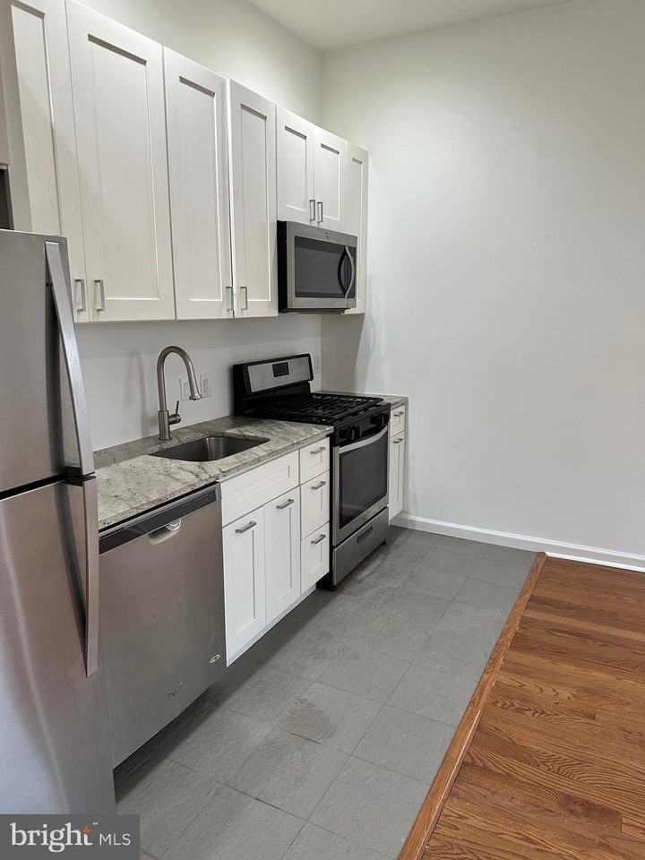 1128 S 19th St Apt A #A - Photo 5 of 17