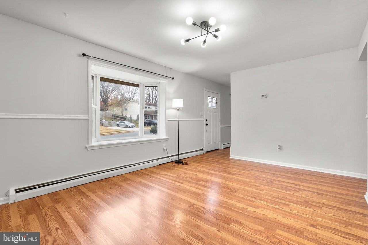 13826 Greenwood Dr - Photo 7 of 32