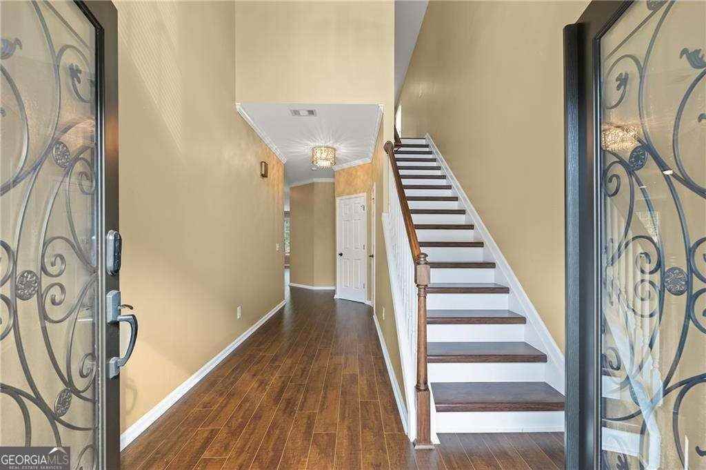 6065 Hunter Hall Court - Photo 3 of 27