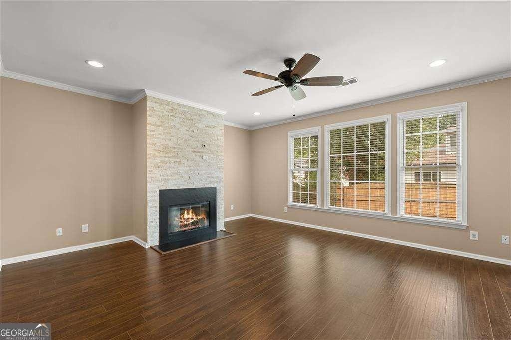 6065 Hunter Hall Court - Photo 4 of 27