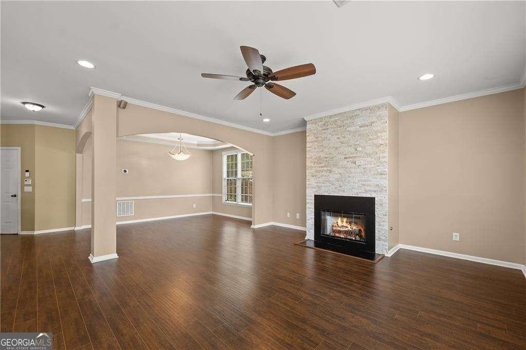 6065 Hunter Hall Court - Photo 5 of 27