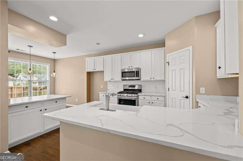 6065 Hunter Hall Court - Photo 7 of 27