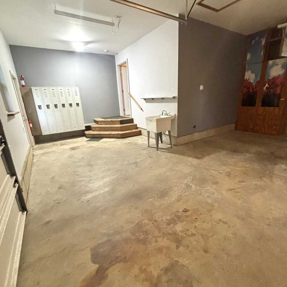 15205 Wacousta Road - Photo 3 of 23